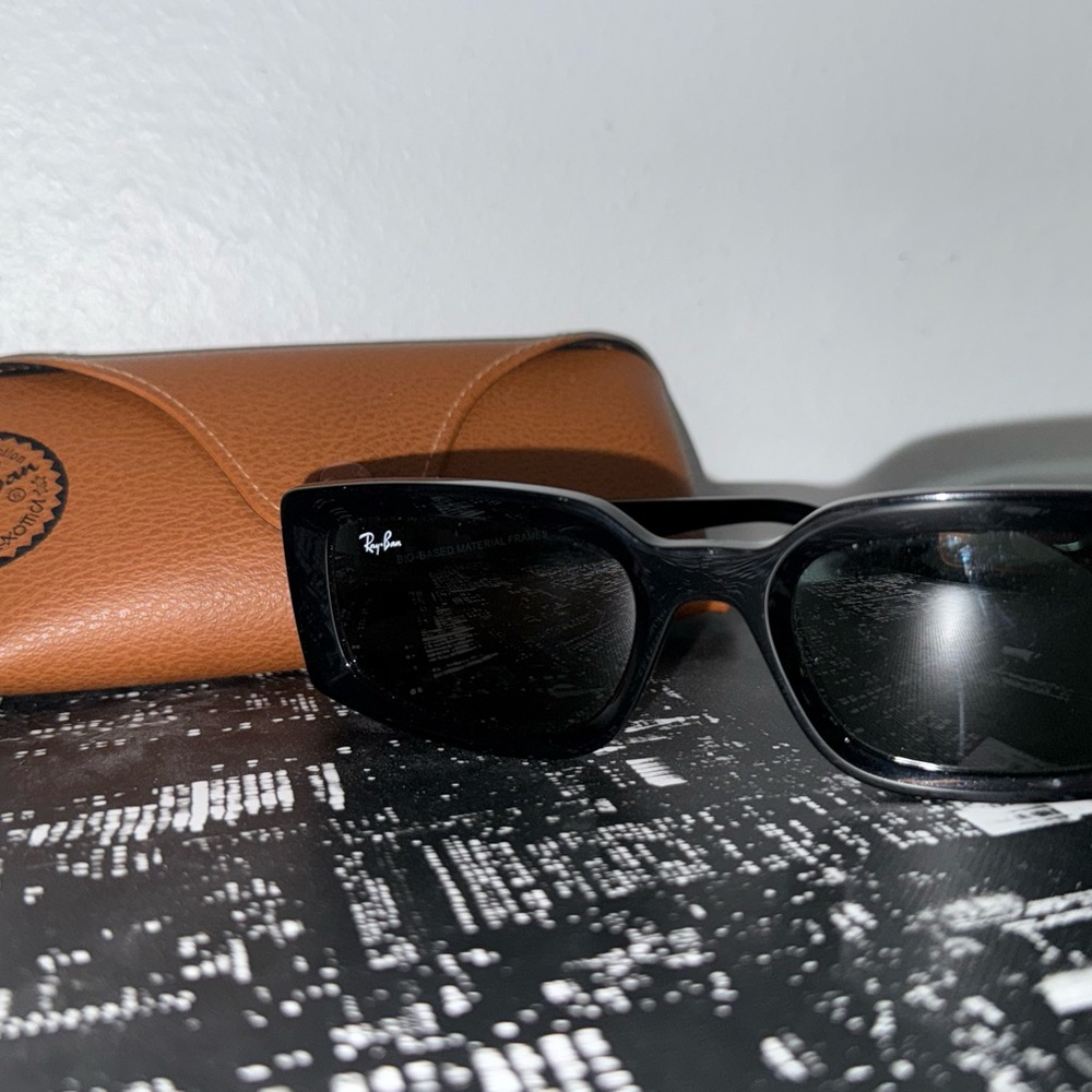 Ray-Ban Kiliane RB4395 Sunglasses – Black Frame – Authentic
